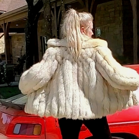 Fox Fur Coat: Ivory Fur with Brown Tips - Picture 3 of 17